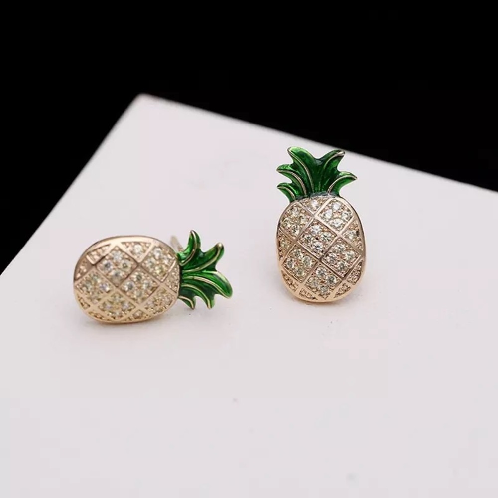 Cute pineapple stud earrings 🍍🍍